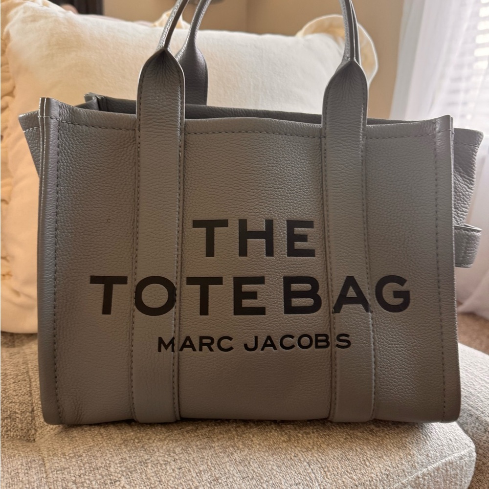 Marc Jacobs Medium Tote Bag (Wolf Grey)
